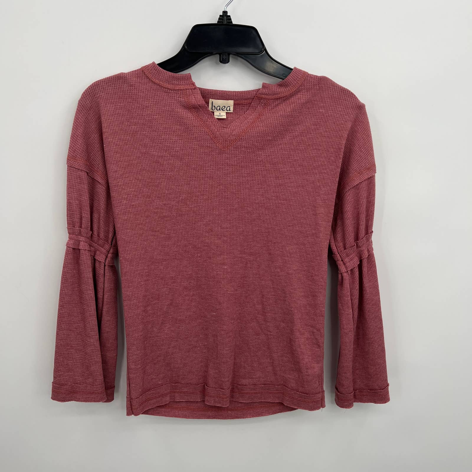 Baea Women's Mauve Waffle Knit Long Sleeve V-Neck Top Size M